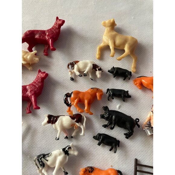 Vintage Farm tiny Animal & Figures Toy Set With Fencing - Picture 4 of 7